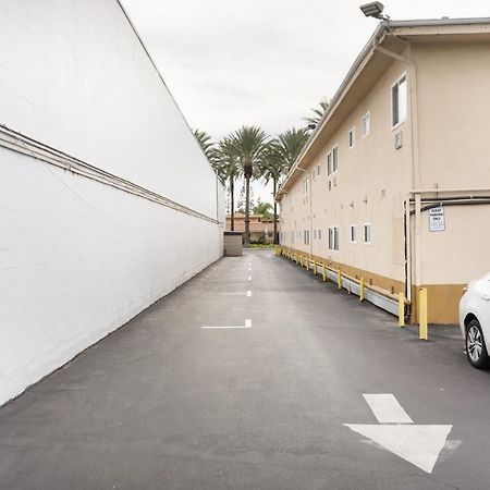 Americas Best Value Inn & Suites Anaheim Exterior foto