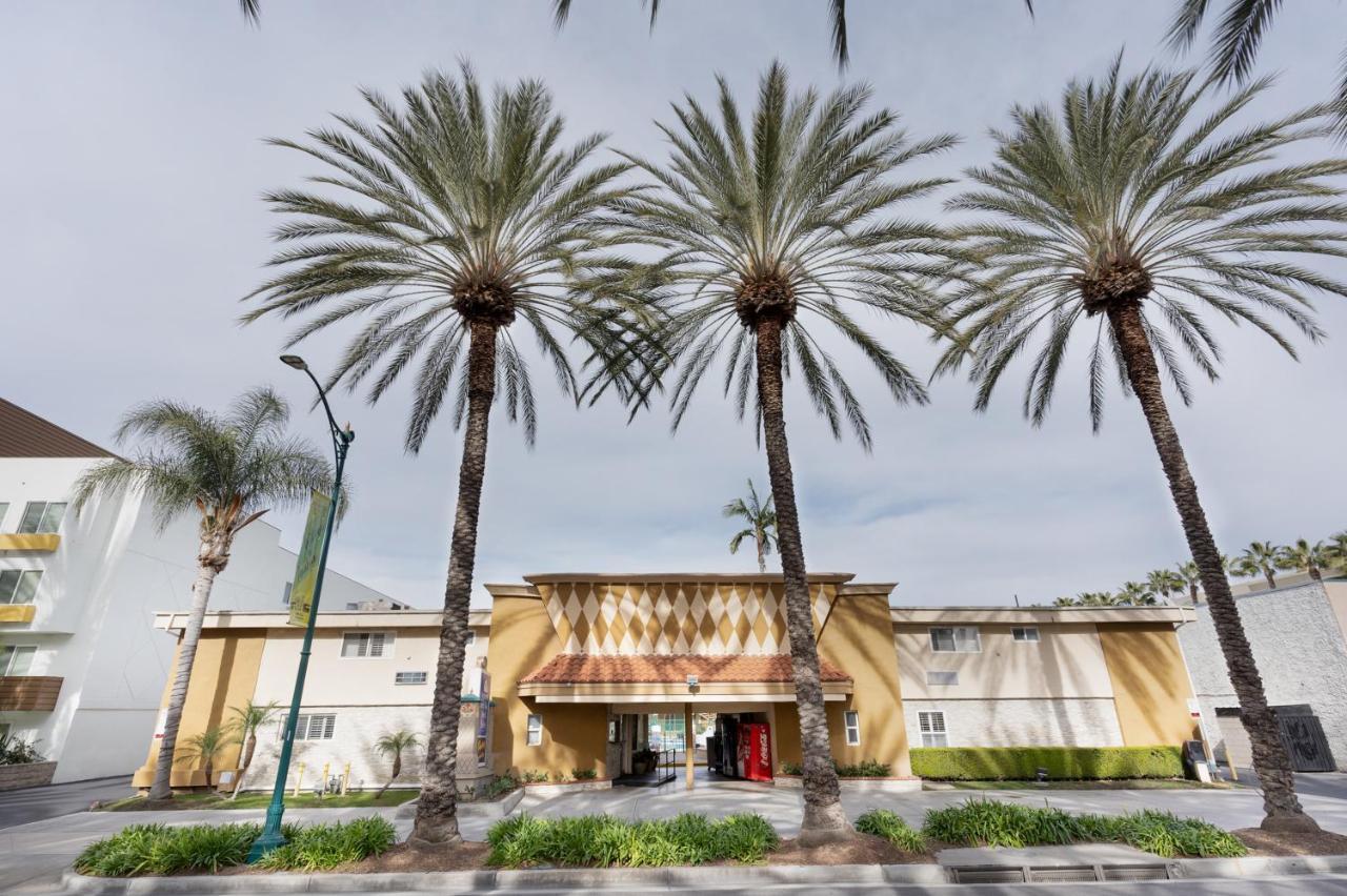 Americas Best Value Inn & Suites Anaheim Exterior foto