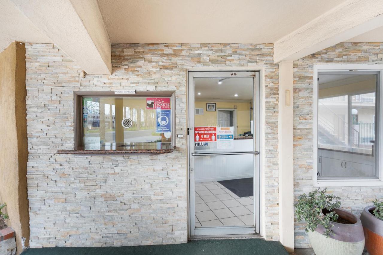 Americas Best Value Inn & Suites Anaheim Exterior foto