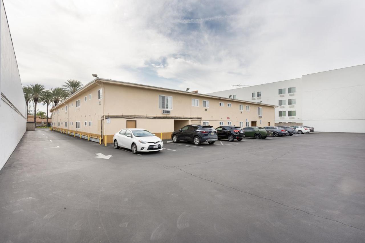 Americas Best Value Inn & Suites Anaheim Exterior foto