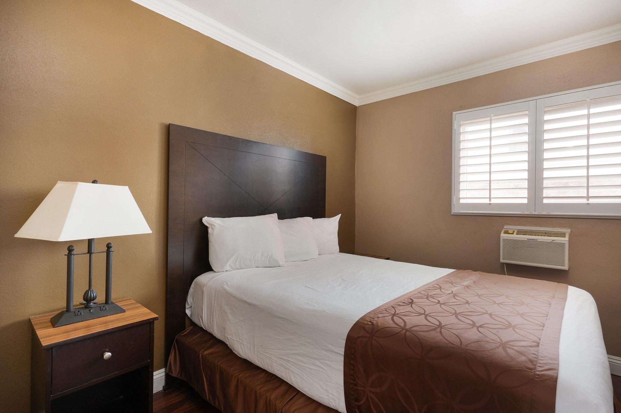 Americas Best Value Inn & Suites Anaheim Exterior foto